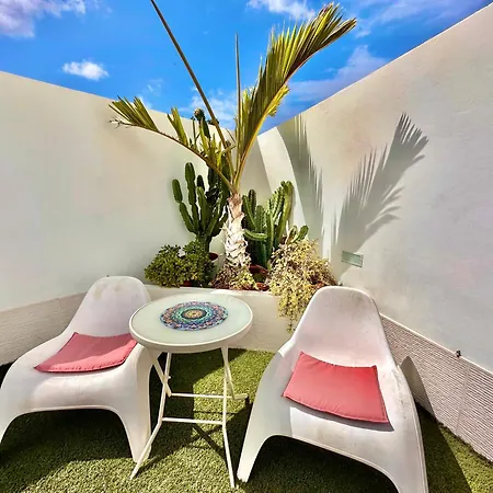 El Mar House & Private Heated Pool Daire
