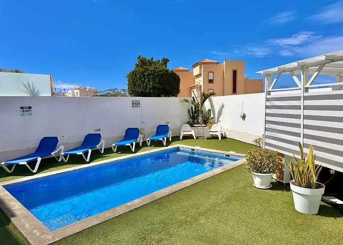 El Mar House & Private Heated Pool Apartment