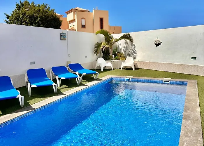 El Mar House & Private Heated Pool Apartmán