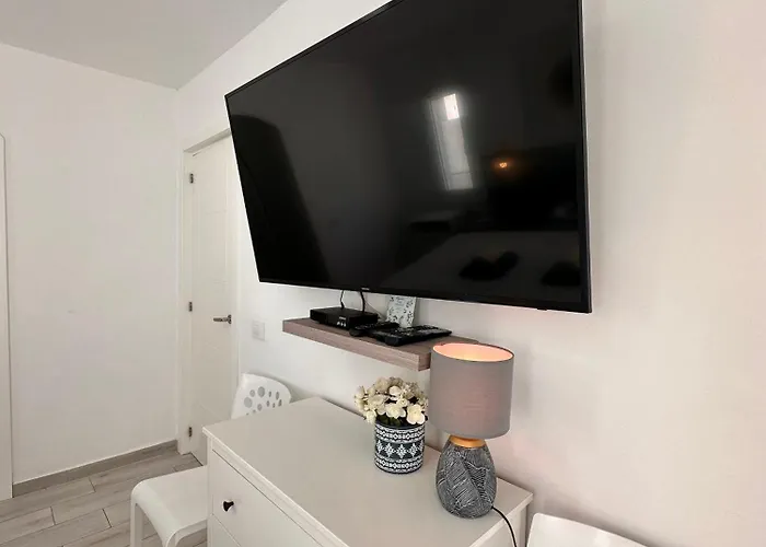 El Mar House & Private Heated Pool Apartmán